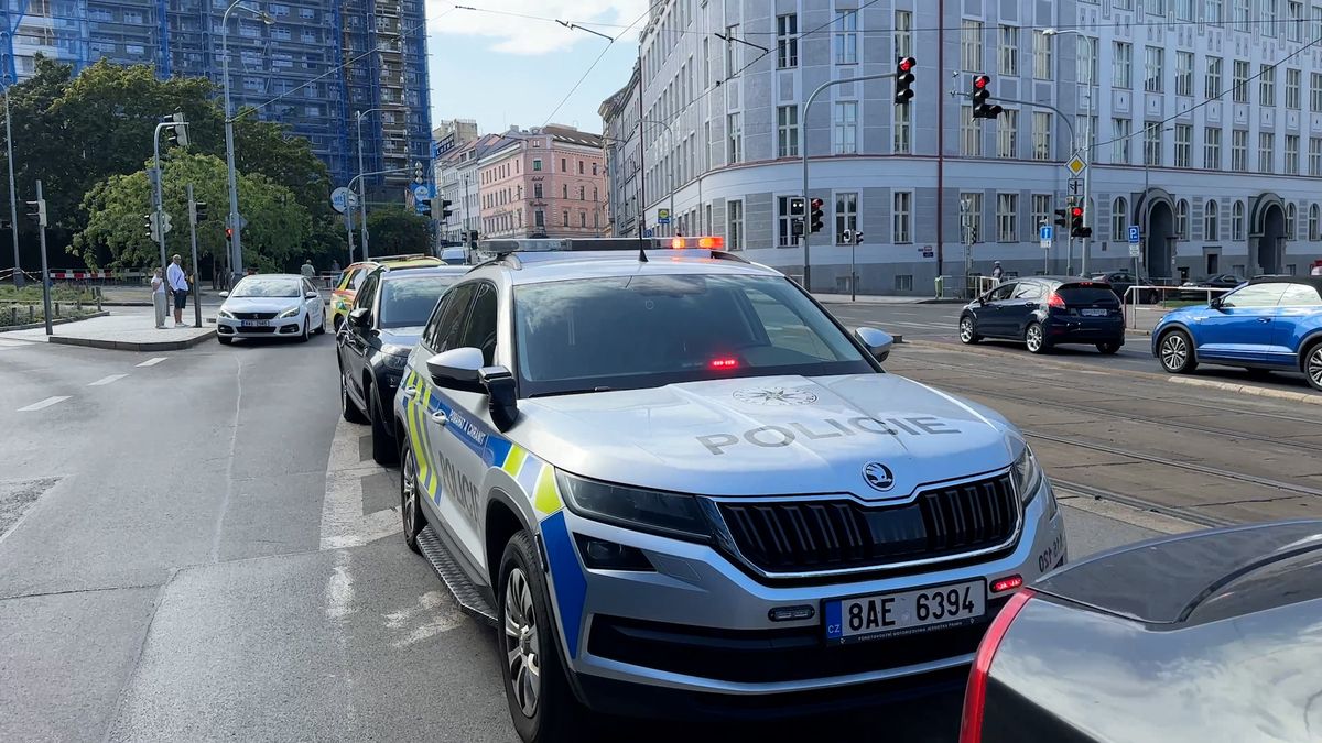 Po napadení v rodině zemřela v Praze žena, další je zraněná. Policie vyšetřuje vraždu